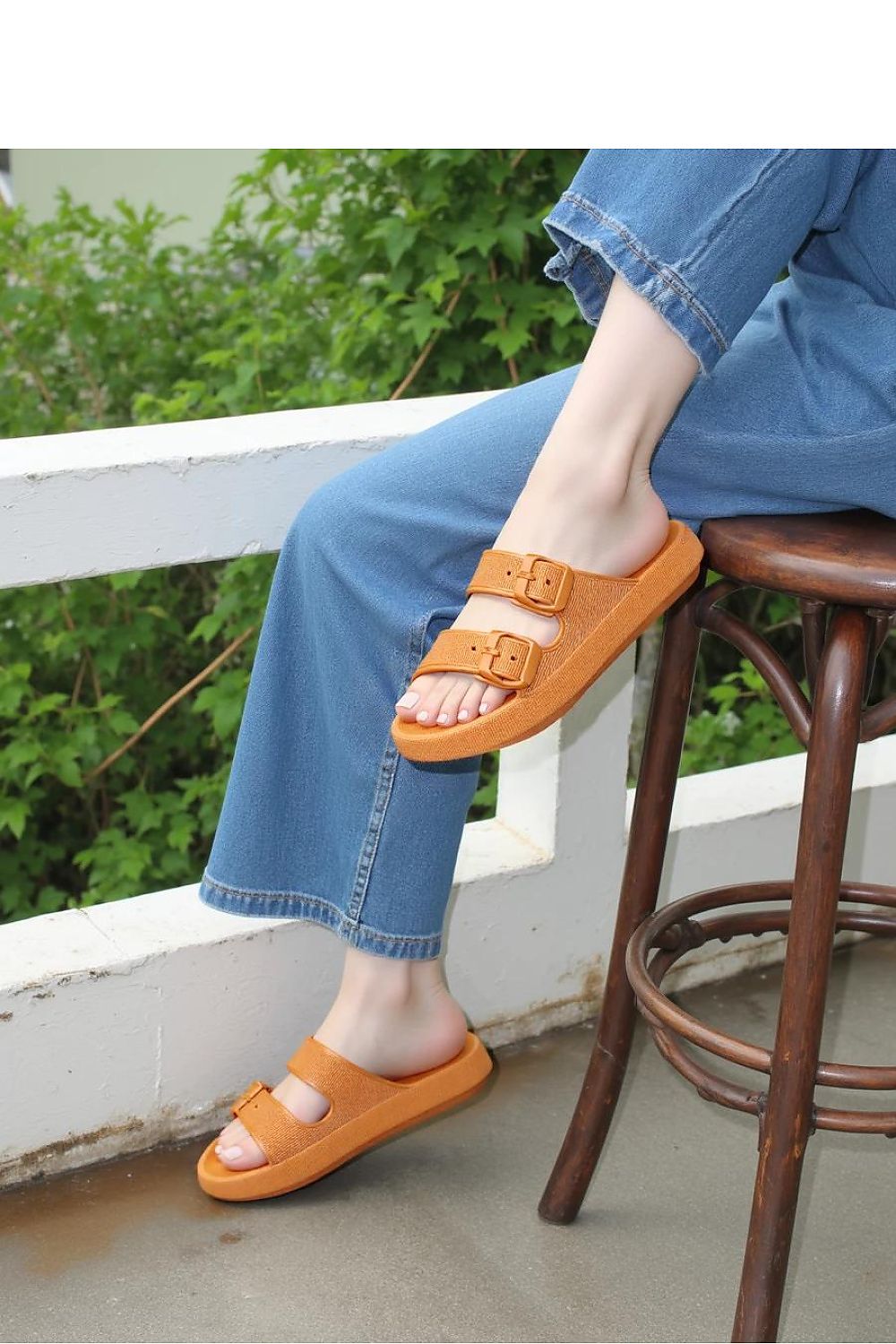 Pantoletten model 212943 Inello