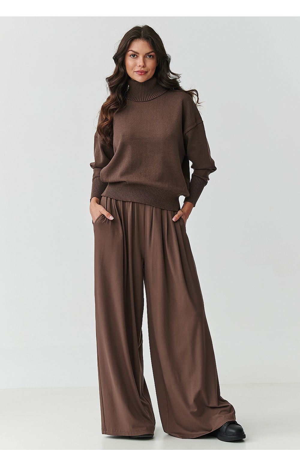 Rollkragenpullover model 217394 Makadamia