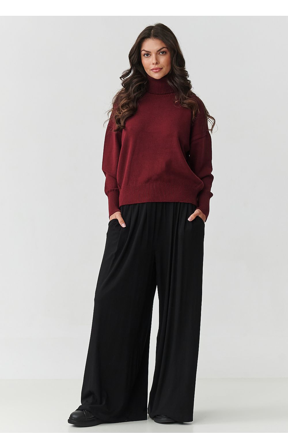 Rollkragenpullover model 217397 Makadamia
