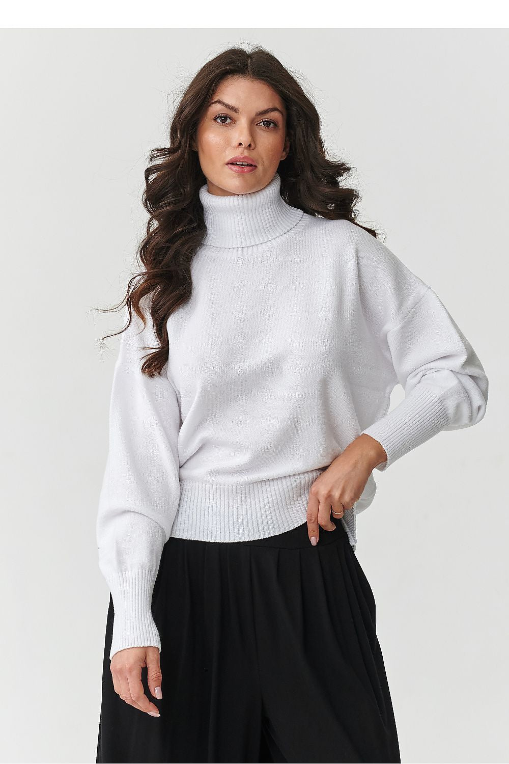 Rollkragenpullover model 217399 Makadamia