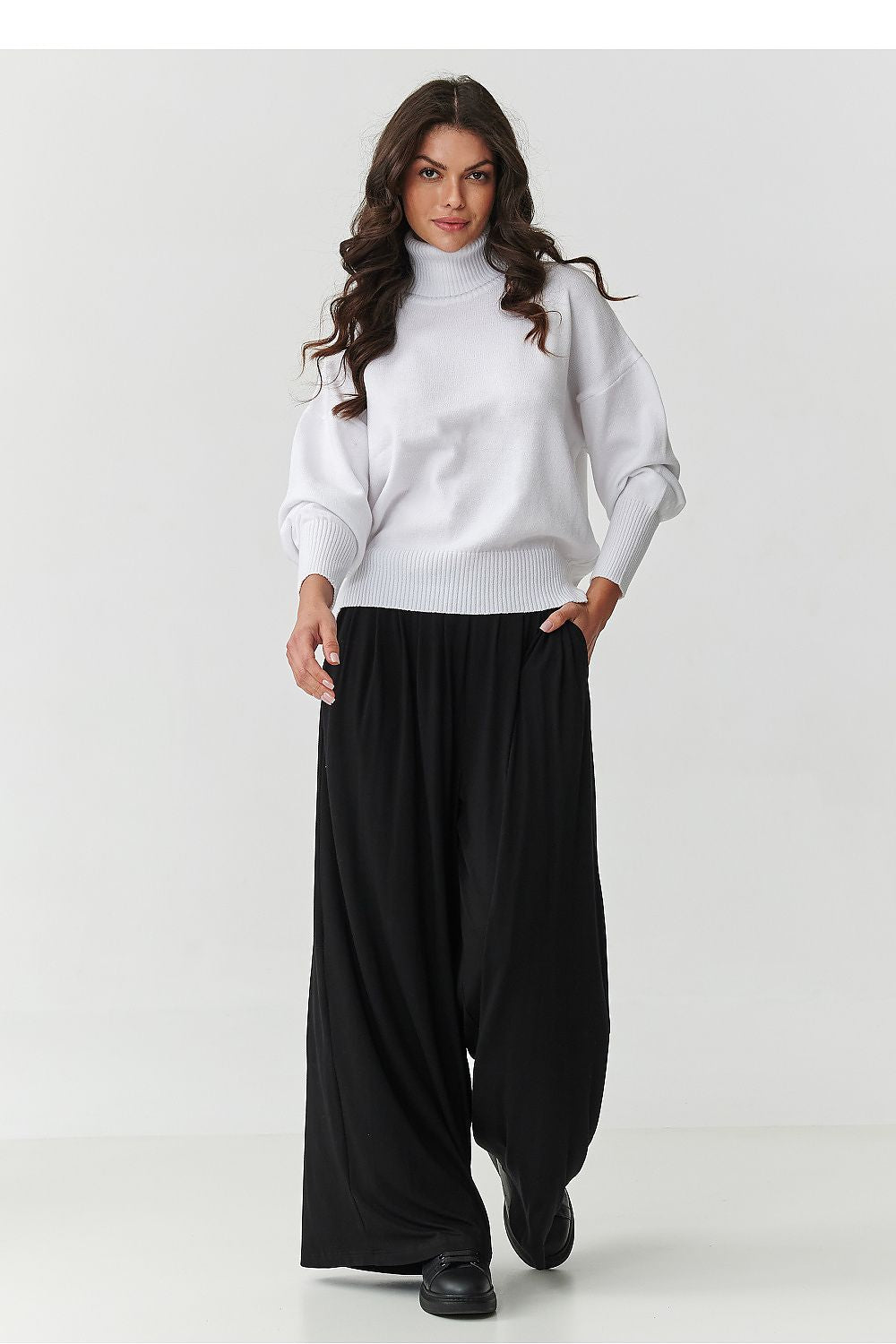 Rollkragenpullover model 217399 Makadamia